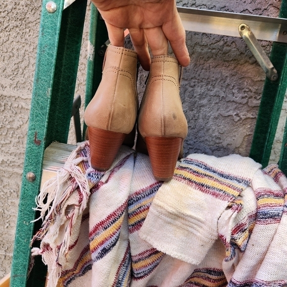 Frye -‎ Reina Leather Bootie, Ash - Picture 11 of 13